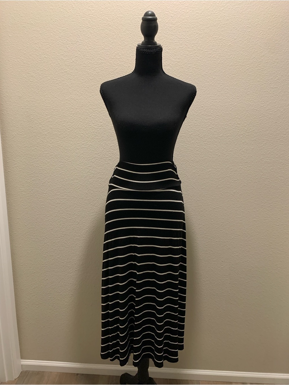 bobeau Black and White Striped Midi Skirt (Size S)
